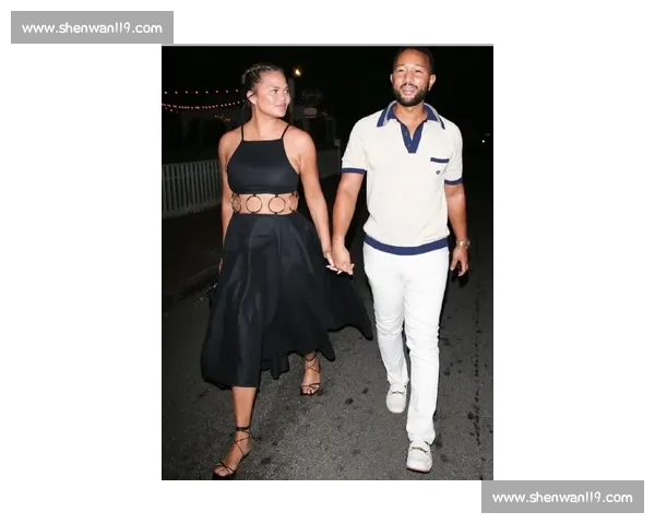 郑钦文柏林街拍：紫色网球包配 Labubu 玩偶，赛场外的个性符号