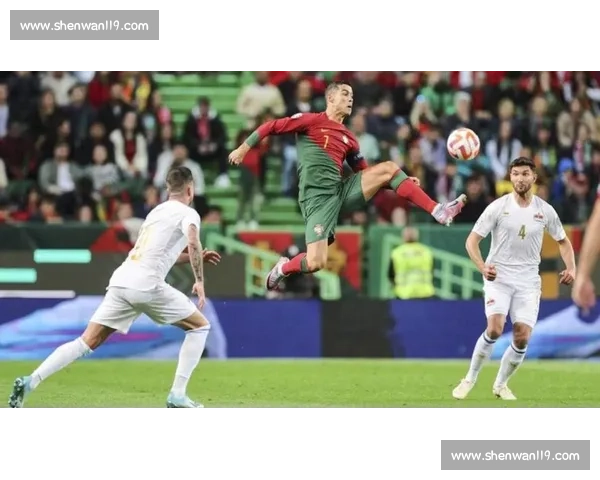 逆天吊射!她懵圈了:这球怎么进的? 逆天吊射!她懵圈了:这球怎么进的?