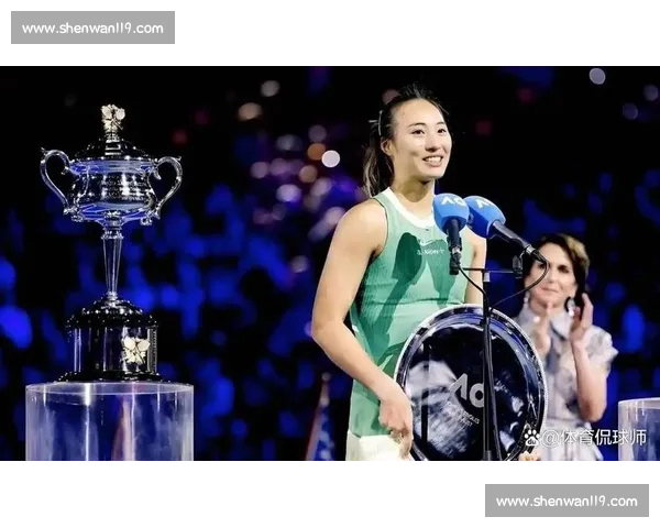 郑钦文赠阿尔卡拉斯 Labubu：温网训练场暖心互动，潮玩跨界点燃网坛友谊